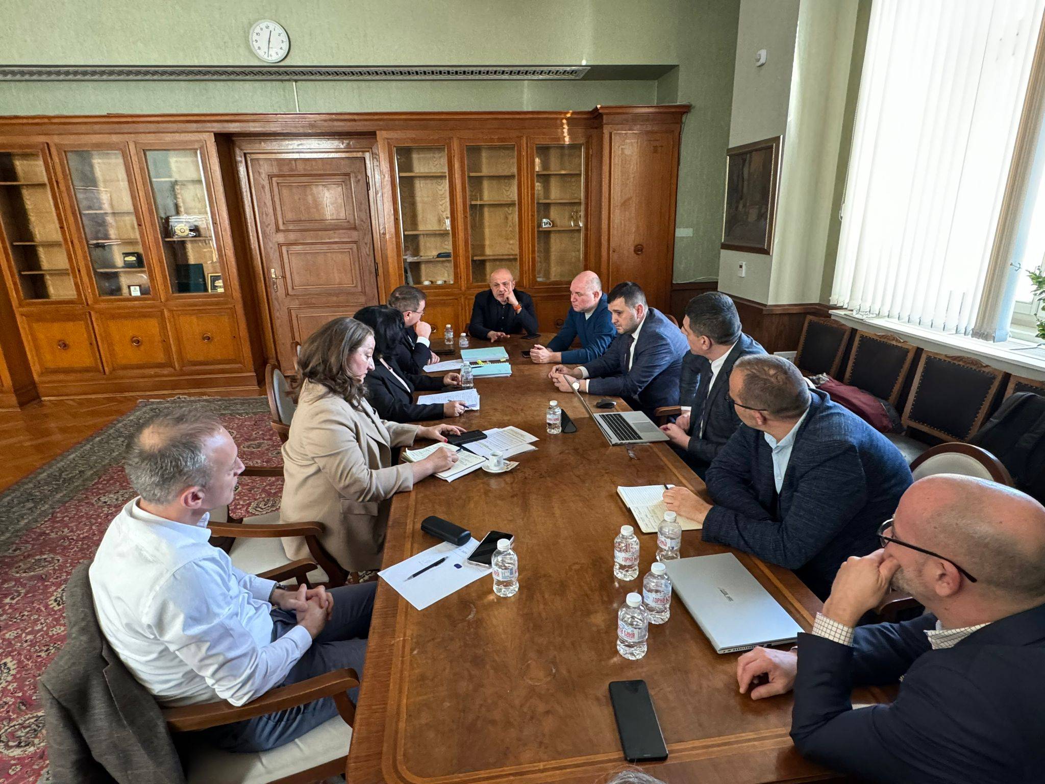  В срещата за бюджета взеха присъединяване от ГЕРБ-СДС Теменужка Петкова, Красимир Вълчев, Томислав Дончев, Деница Сачева и Костадин Ангелов 